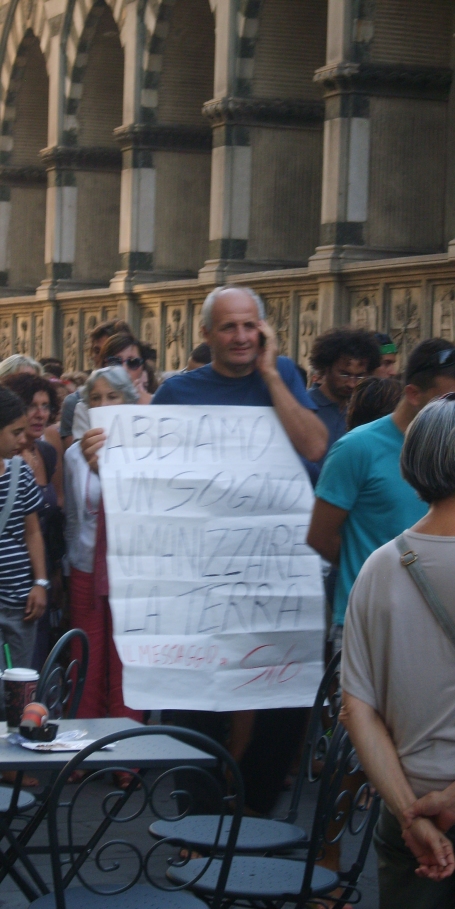Marcia delle donne e degli uomini scalzi a Firenze - foto by unpodimondo.wordpress.com