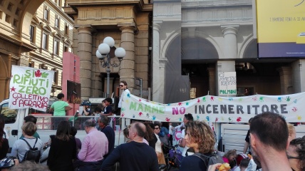 Foto "Manifestazione contro gli inceneritori" by unpodimondo.wordpress.com.